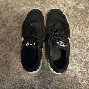 Black Nike sneakers 8.5